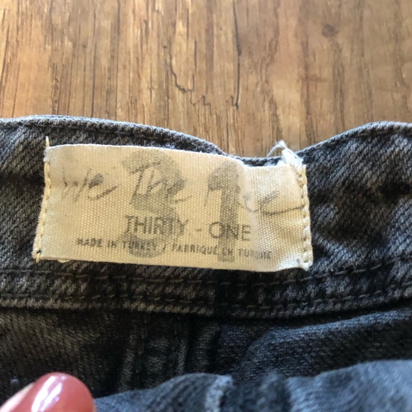 High-Waisted Black Flare Jeans - Picture 3 of 4